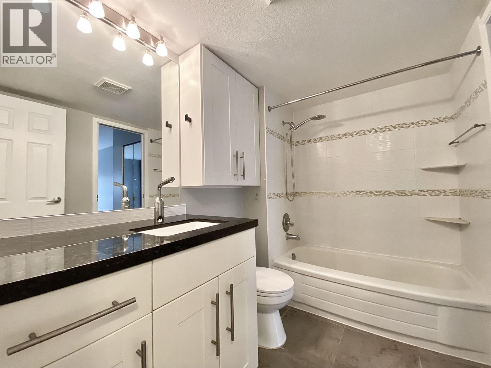 208 737 Hamilton Street, New Westminster, British Columbia V3M 2M7 - Photo 8 - R3053313