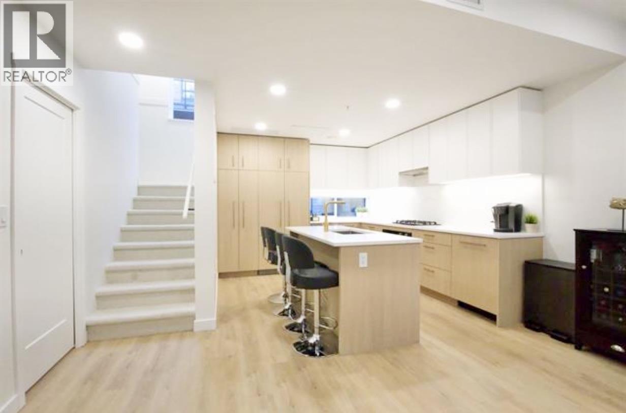 202 381 Clayton Street, Coquitlam, British Columbia  V3K 0J8 - Photo 3 - R3066204