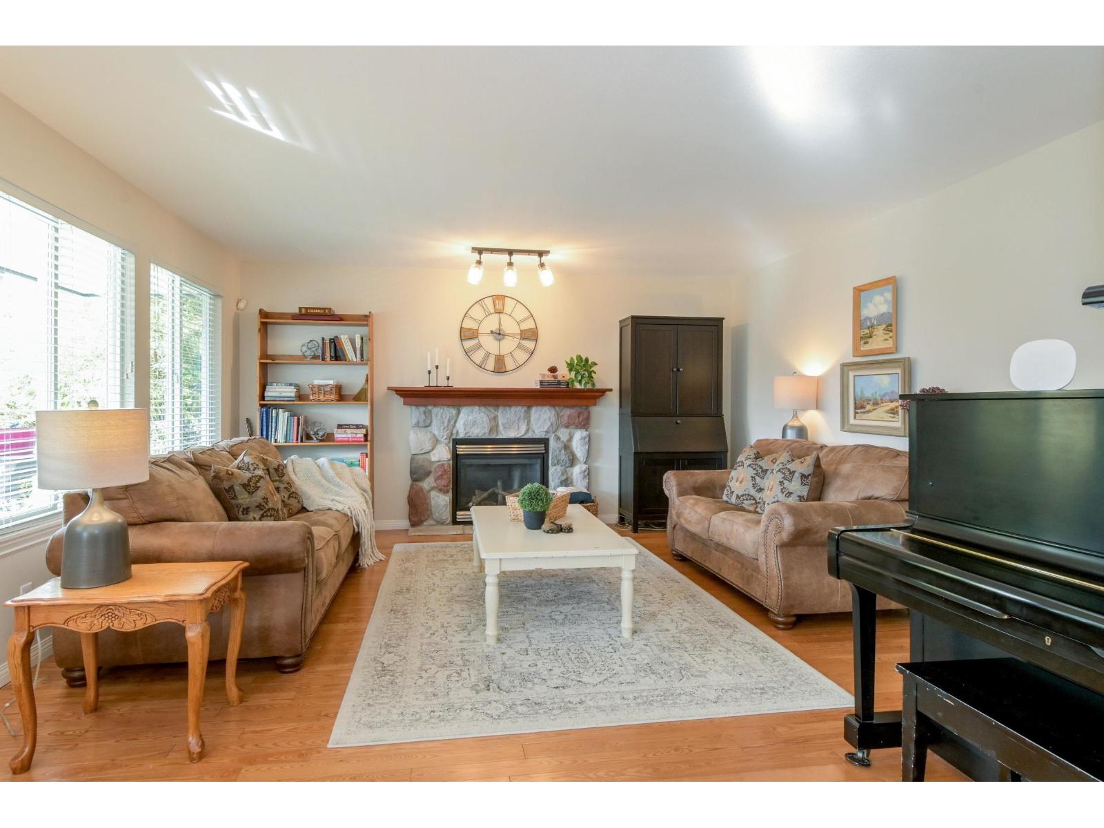 18290 Claytonwood Crescent, Surrey, British Columbia V3S 0M3 - Photo 8 - R3066151