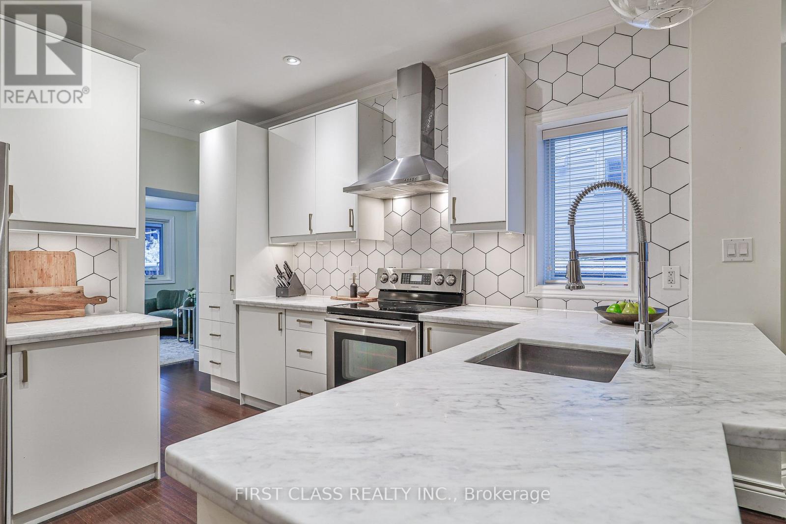 14 Herbert Avenue, Toronto, Ontario  M4L 3P9 - Photo 10 - E12530994