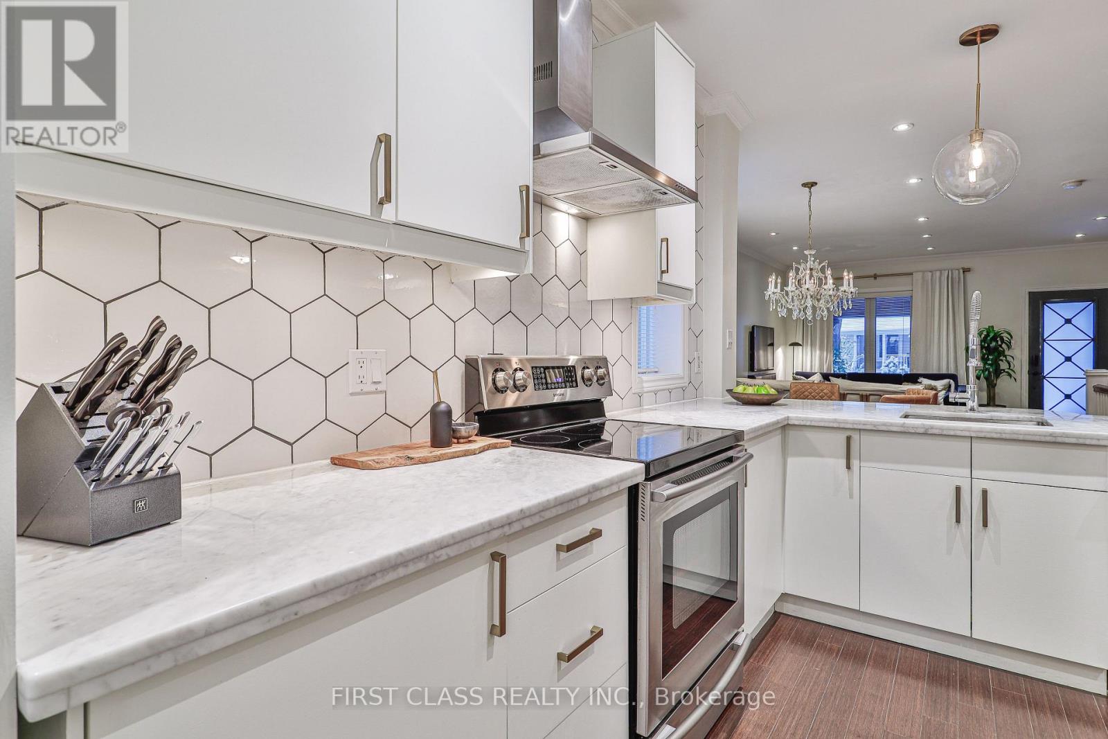 14 Herbert Avenue, Toronto, Ontario  M4L 3P9 - Photo 13 - E12530994