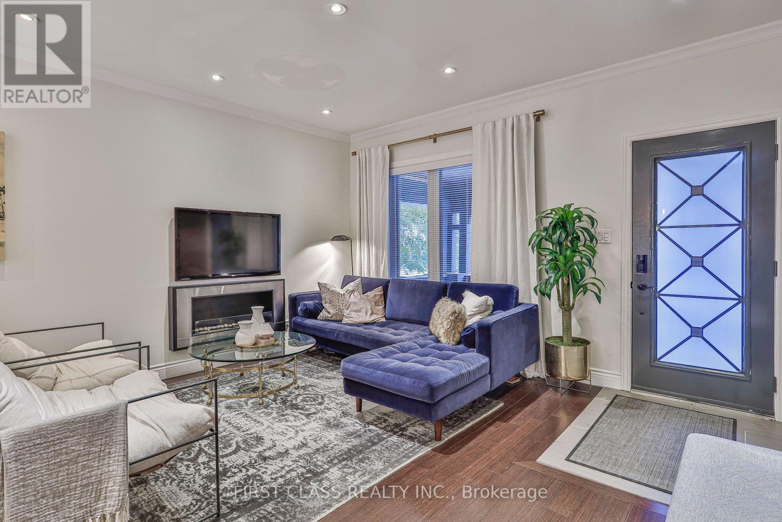 14 Herbert Avenue, Toronto, Ontario  M4L 3P9 - Photo 4 - E12530994