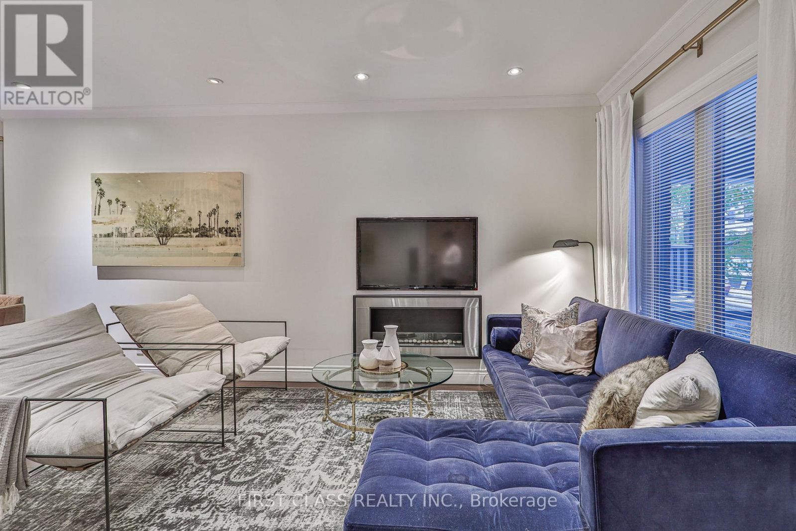 14 Herbert Avenue, Toronto, Ontario  M4L 3P9 - Photo 5 - E12530994