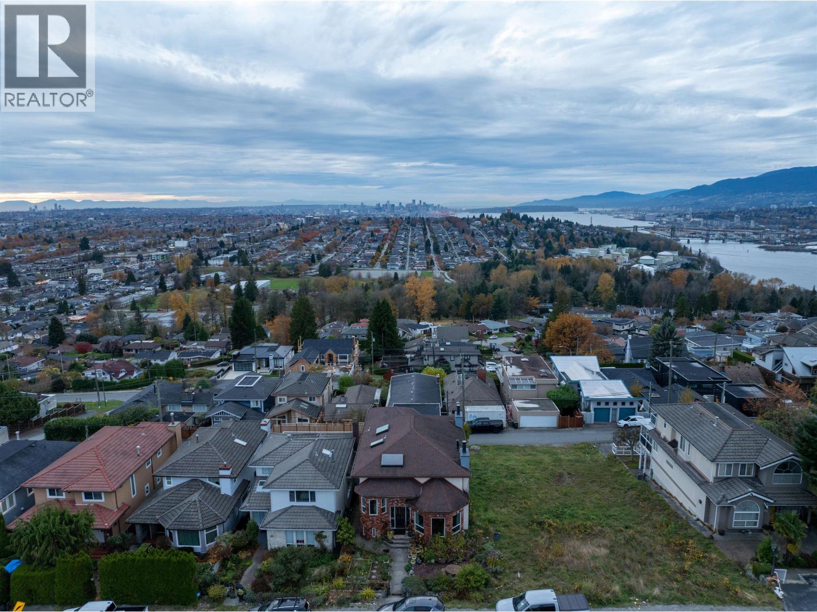 34 N Hythe Avenue, Burnaby, British Columbia  V5B 1G4 - Photo 6 - R3065541