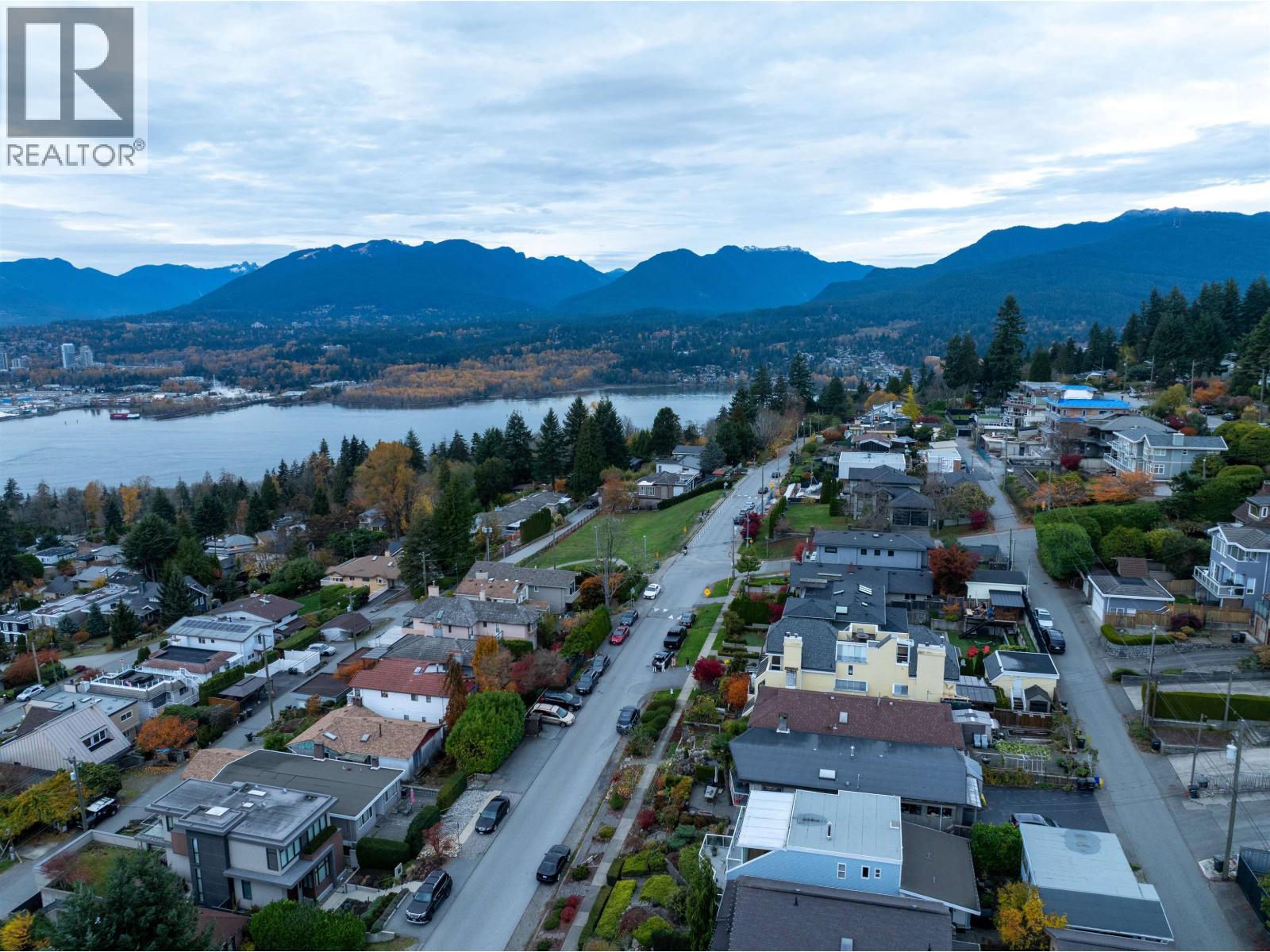 34 N Hythe Avenue, Burnaby, British Columbia  V5B 1G4 - Photo 9 - R3065541