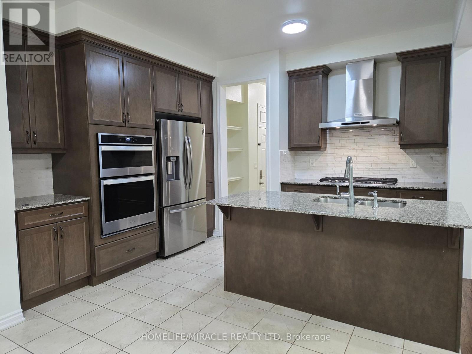 561 Queen Mary Drive, Brampton, Ontario  L7A 5H4 - Photo 22 - W12482177