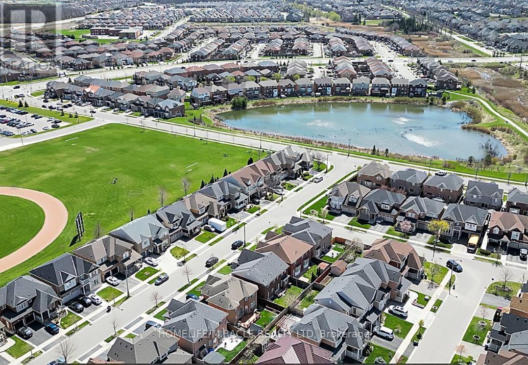 13 Bonavista Drive, Brampton, Ontario  L6X 0N2 - Photo 4 - W12530988