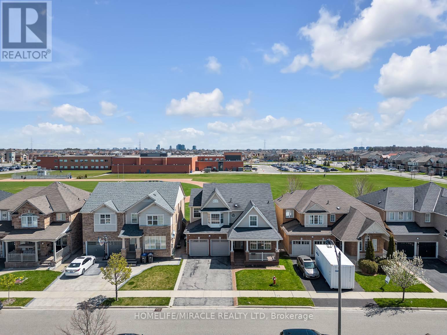 13 Bonavista Drive, Brampton, Ontario  L6X 0N2 - Photo 5 - W12530988