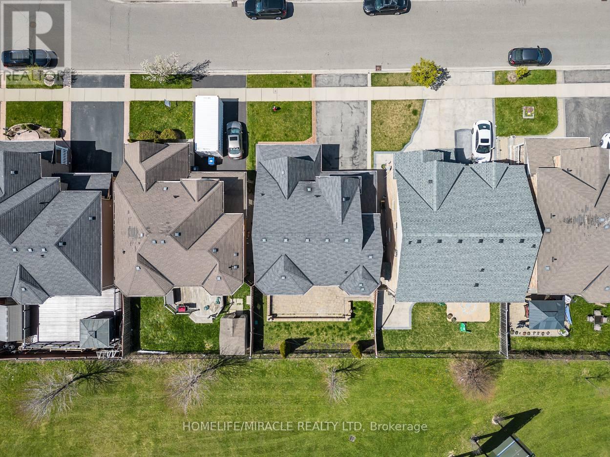 13 Bonavista Drive, Brampton, Ontario  L6X 0N2 - Photo 6 - W12530988