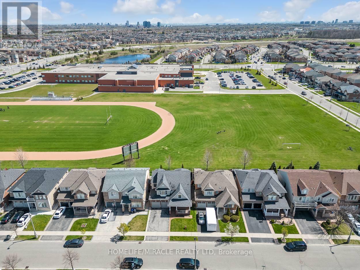 13 Bonavista Drive, Brampton, Ontario  L6X 0N2 - Photo 8 - W12530988