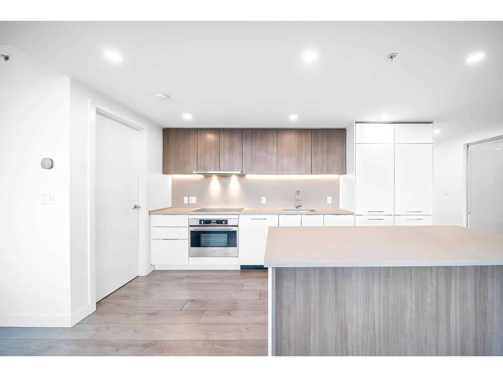 801 13318 104 Avenue, Surrey, British Columbia V3T 0R2 - Photo 8 - R3066421