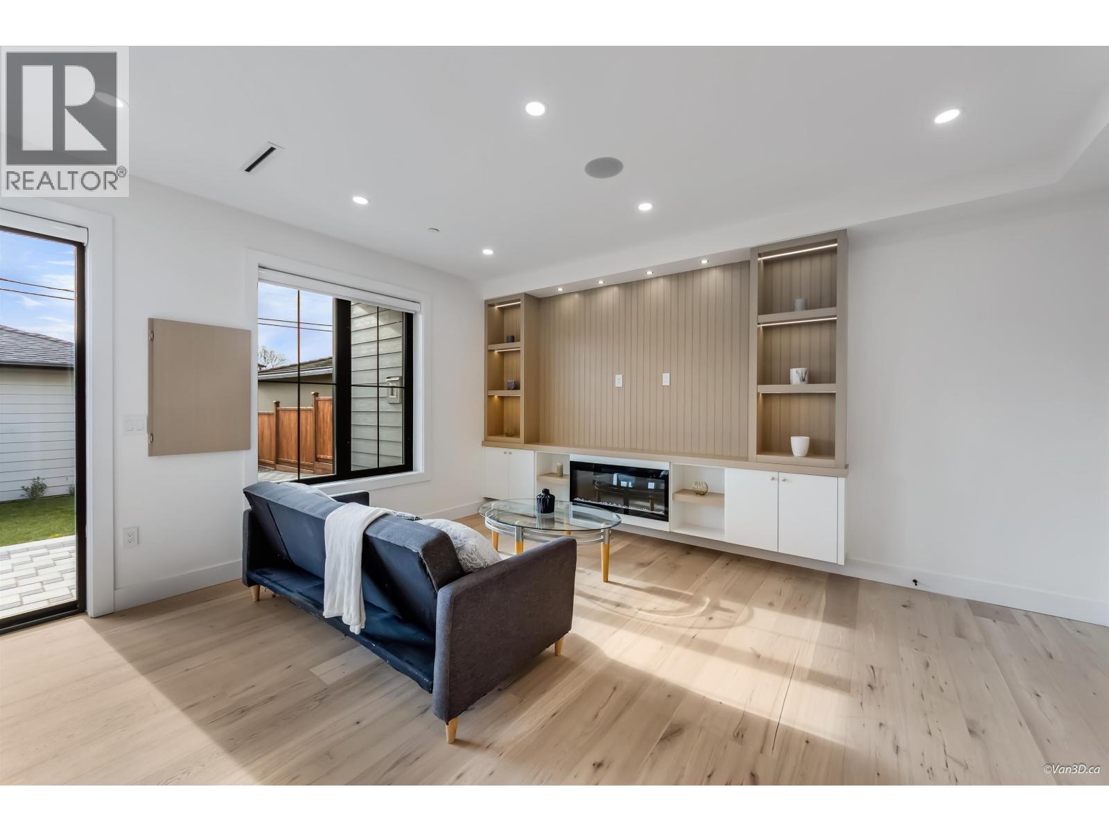 2 150 E 51 Avenue, Vancouver, British Columbia  V5X 1C3 - Photo 3 - R3066317