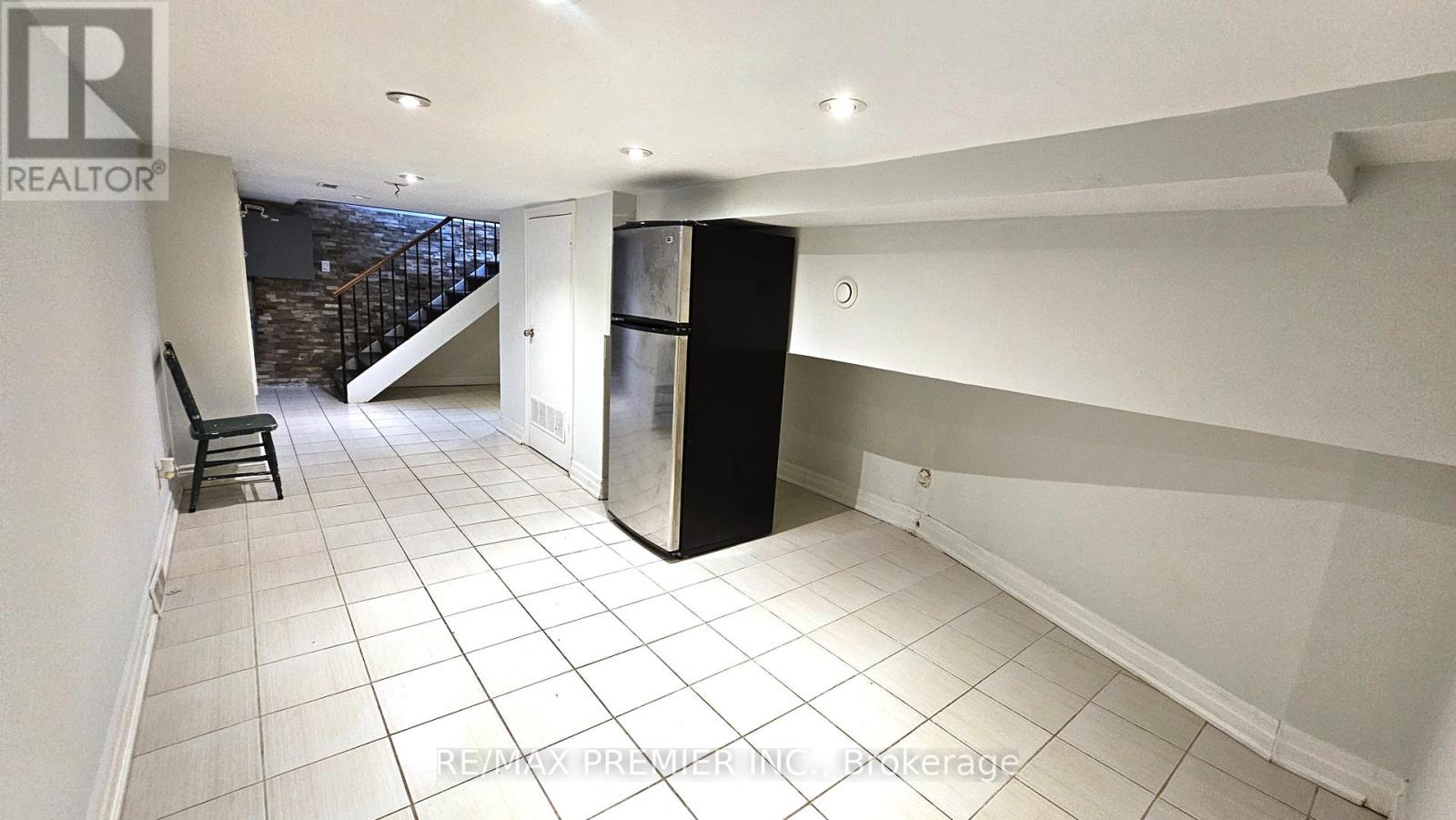 101 - 1643 St Clair Avenue W, Toronto, Ontario  M6N 1H7 - Photo 11 - W12503974