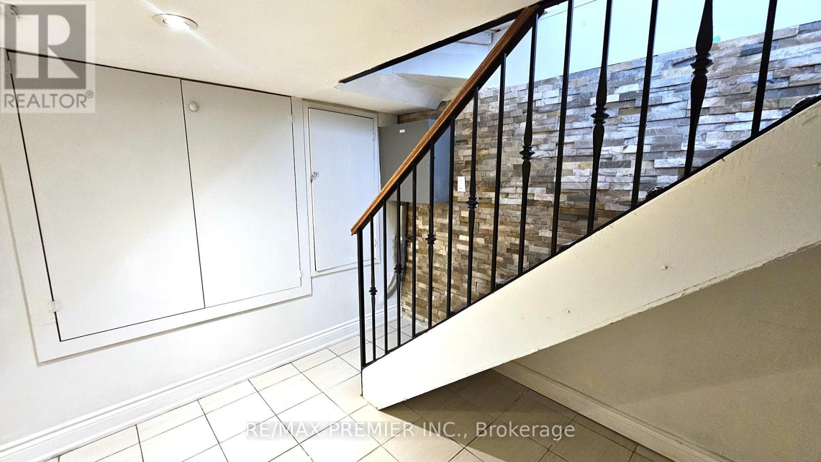 101 - 1643 St Clair Avenue W, Toronto, Ontario  M6N 1H7 - Photo 10 - W12503974