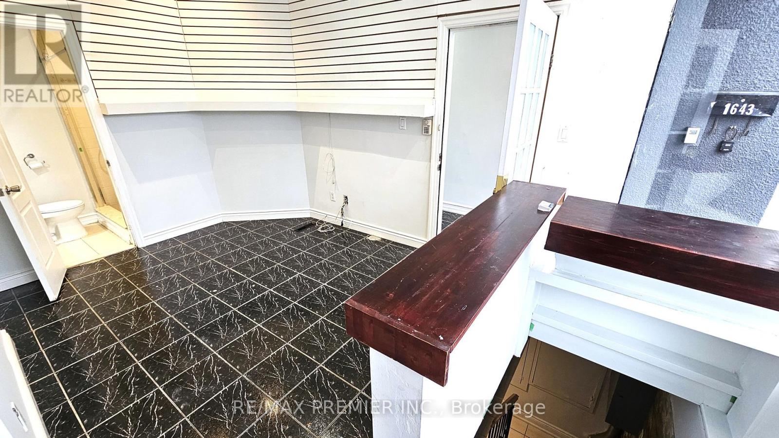 101 - 1643 St Clair Avenue W, Toronto, Ontario  M6N 1H7 - Photo 17 - W12503974