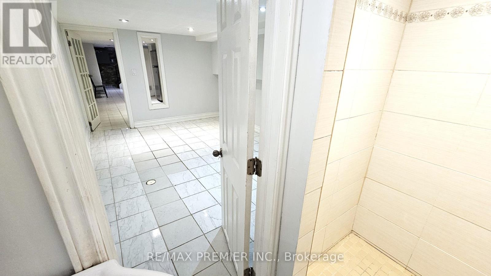 101 - 1643 St Clair Avenue W, Toronto, Ontario  M6N 1H7 - Photo 15 - W12503974