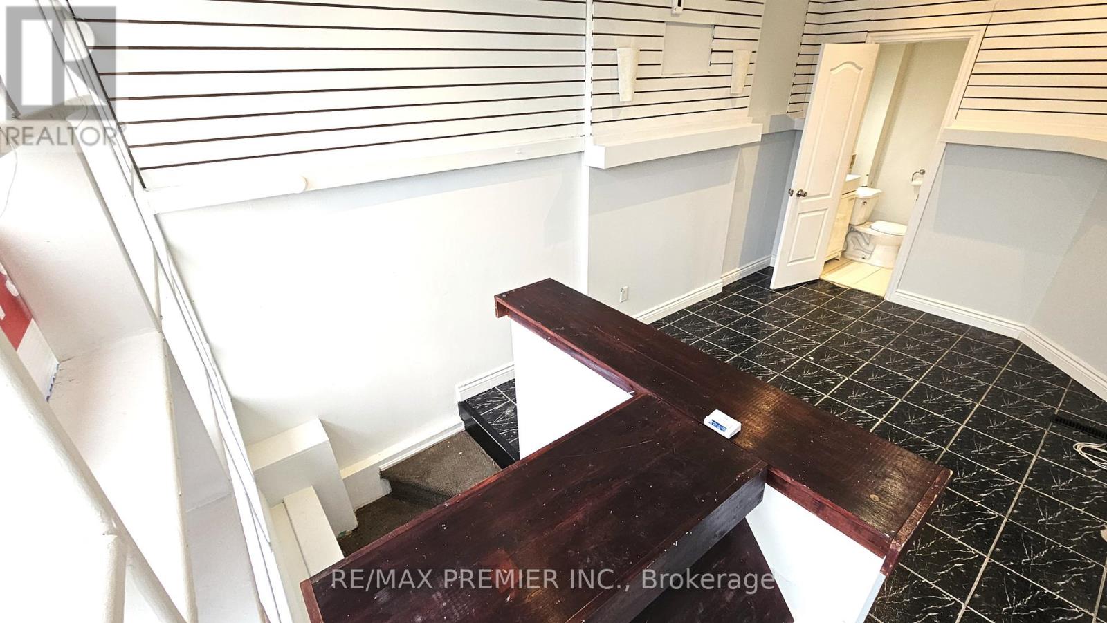 101 - 1643 St Clair Avenue W, Toronto, Ontario  M6N 1H7 - Photo 18 - W12503974