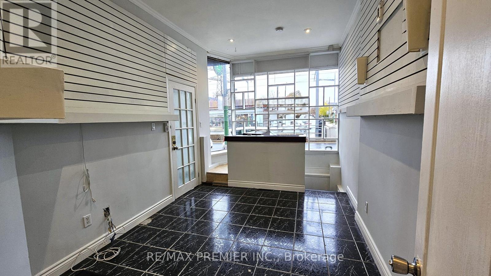 101 - 1643 St Clair Avenue W, Toronto, Ontario  M6N 1H7 - Photo 2 - W12503974