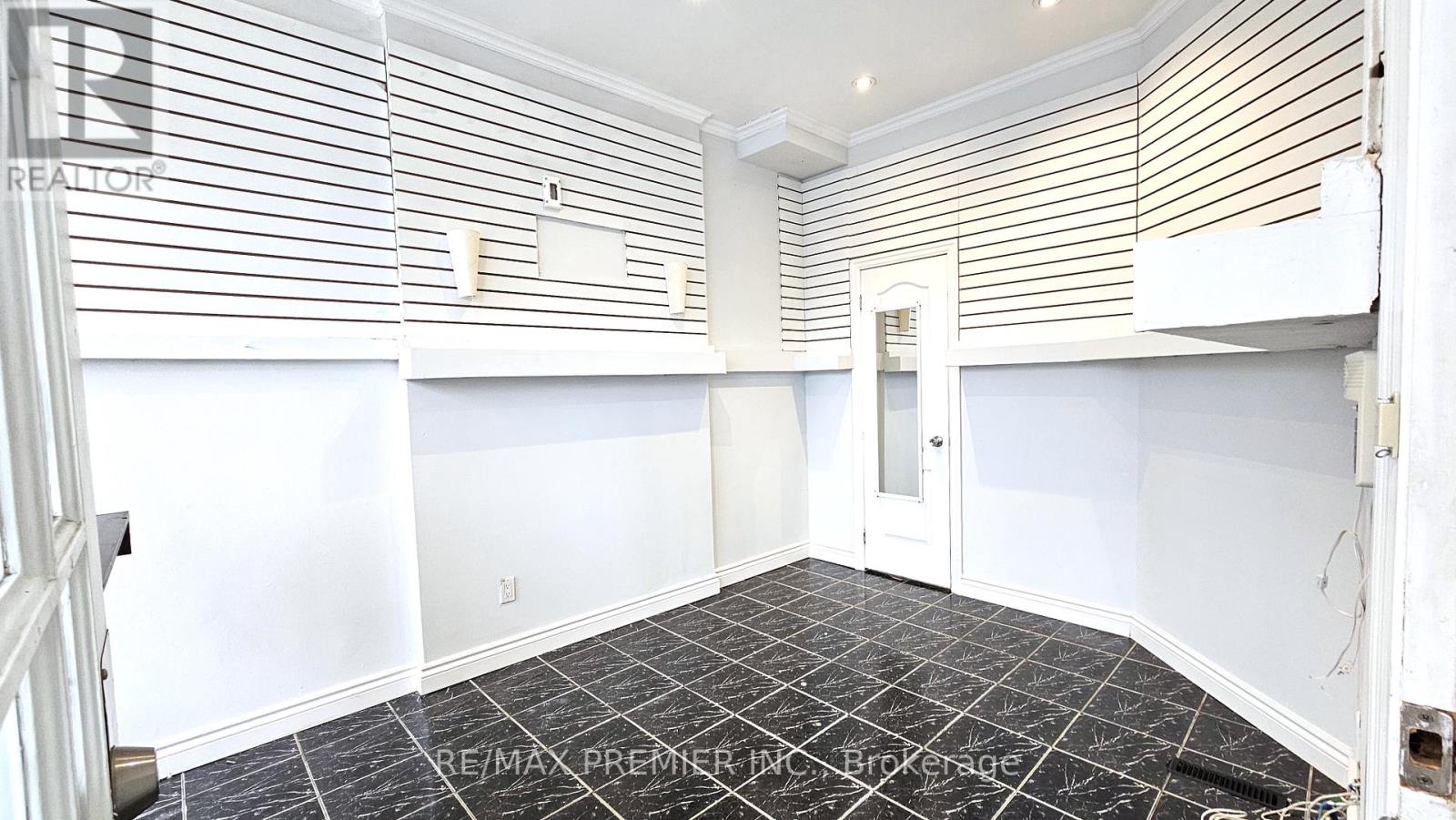 101 - 1643 St Clair Avenue W, Toronto, Ontario  M6N 1H7 - Photo 19 - W12503974