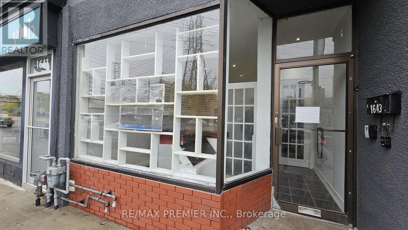 101 - 1643 St Clair Avenue W, Toronto, Ontario  M6N 1H7 - Photo 3 - W12503974