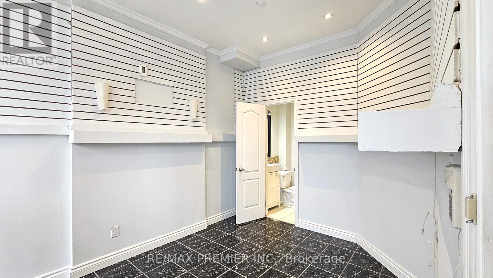 101 - 1643 St Clair Avenue W, Toronto, Ontario  M6N 1H7 - Photo 5 - W12503974