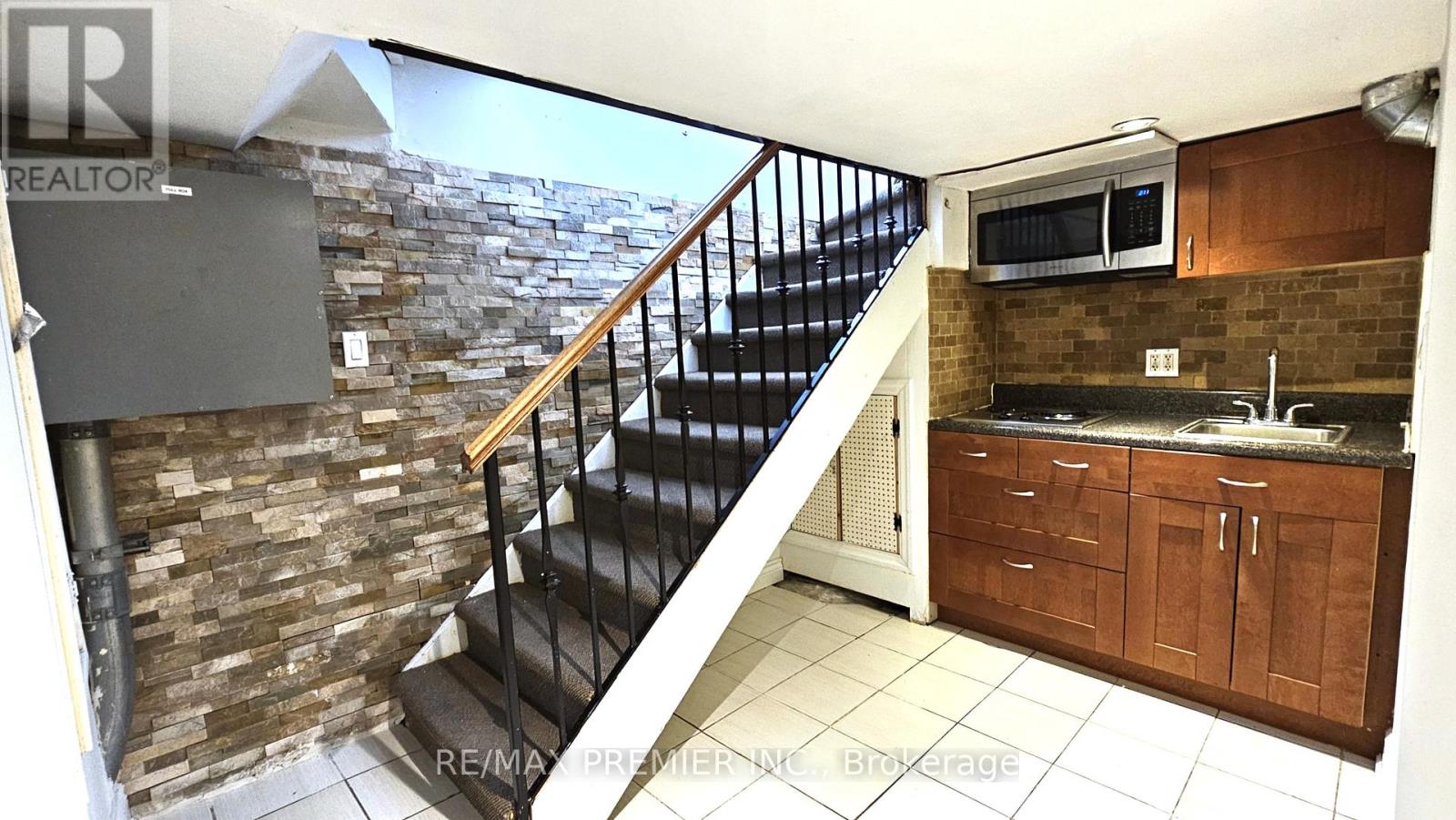 101 - 1643 St Clair Avenue W, Toronto, Ontario  M6N 1H7 - Photo 8 - W12503974