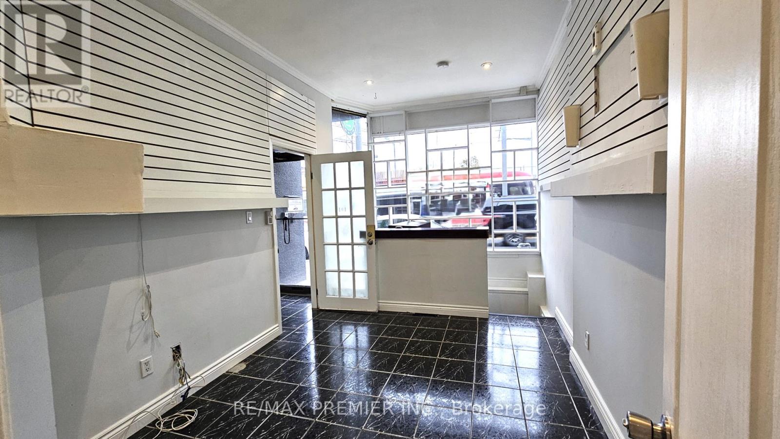 101 - 1643 St Clair Avenue W, Toronto, Ontario  M6N 1H7 - Photo 7 - W12503974