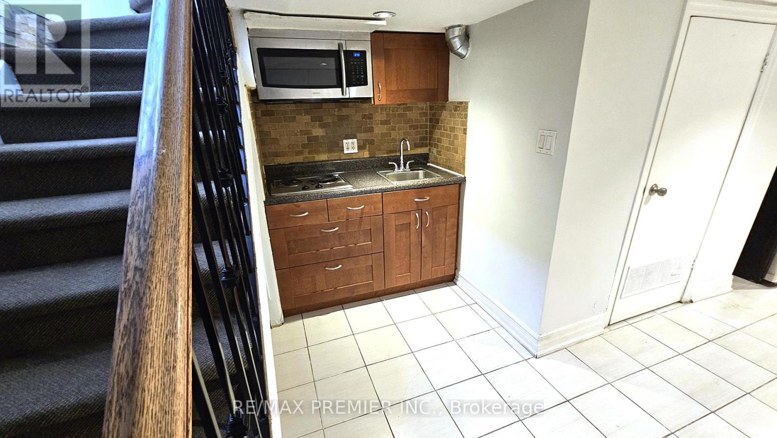 101 - 1643 St Clair Avenue W, Toronto, Ontario  M6N 1H7 - Photo 9 - W12503974