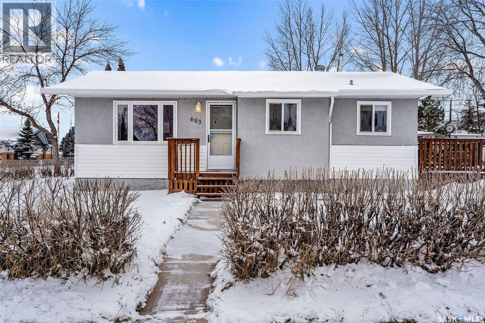 603 Macarthur Drive, Prince Albert, Saskatchewan  S6V 5X6 - Photo 2 - SK023765