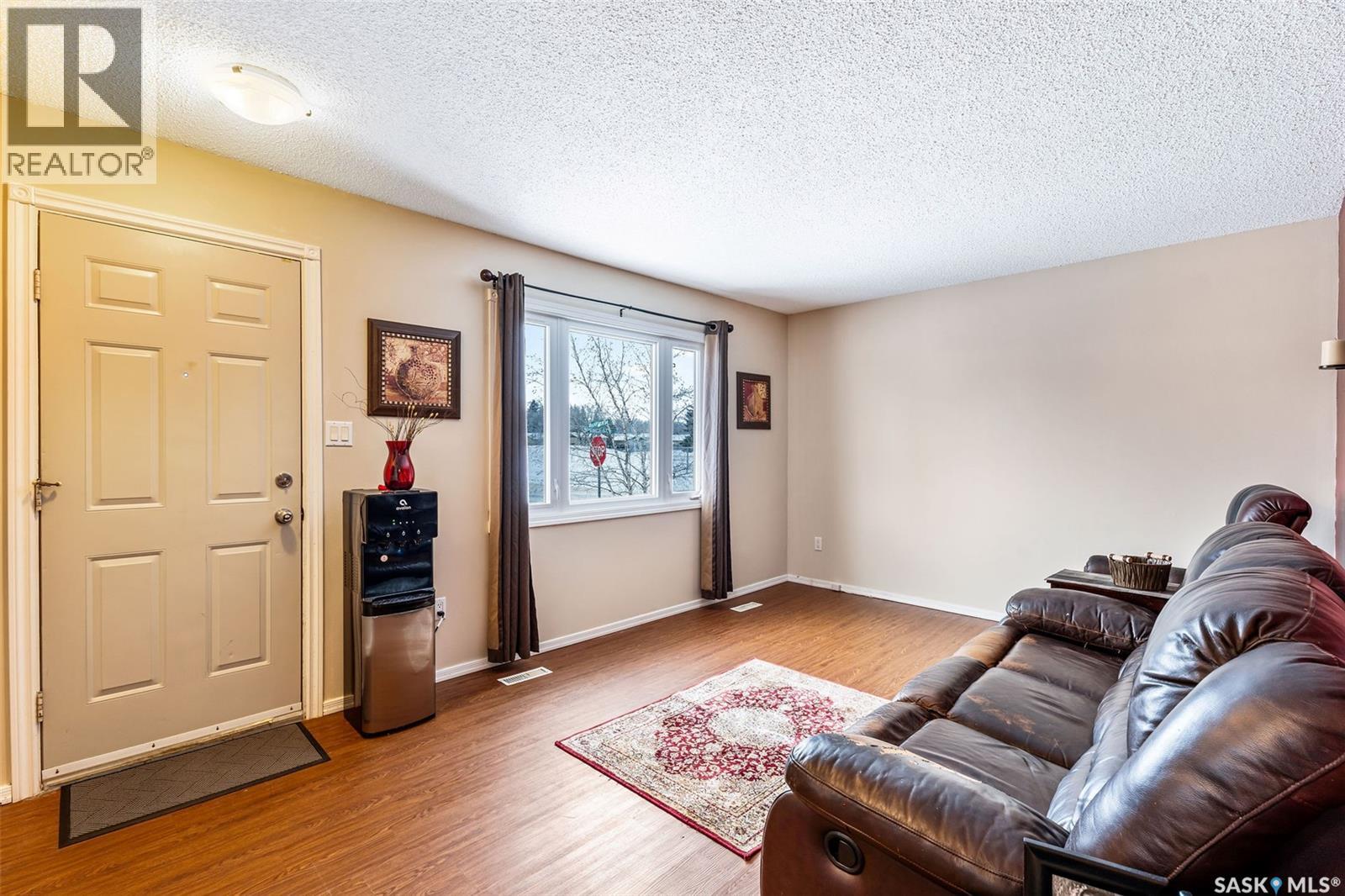 603 Macarthur Drive, Prince Albert, Saskatchewan  S6V 5X6 - Photo 4 - SK023765