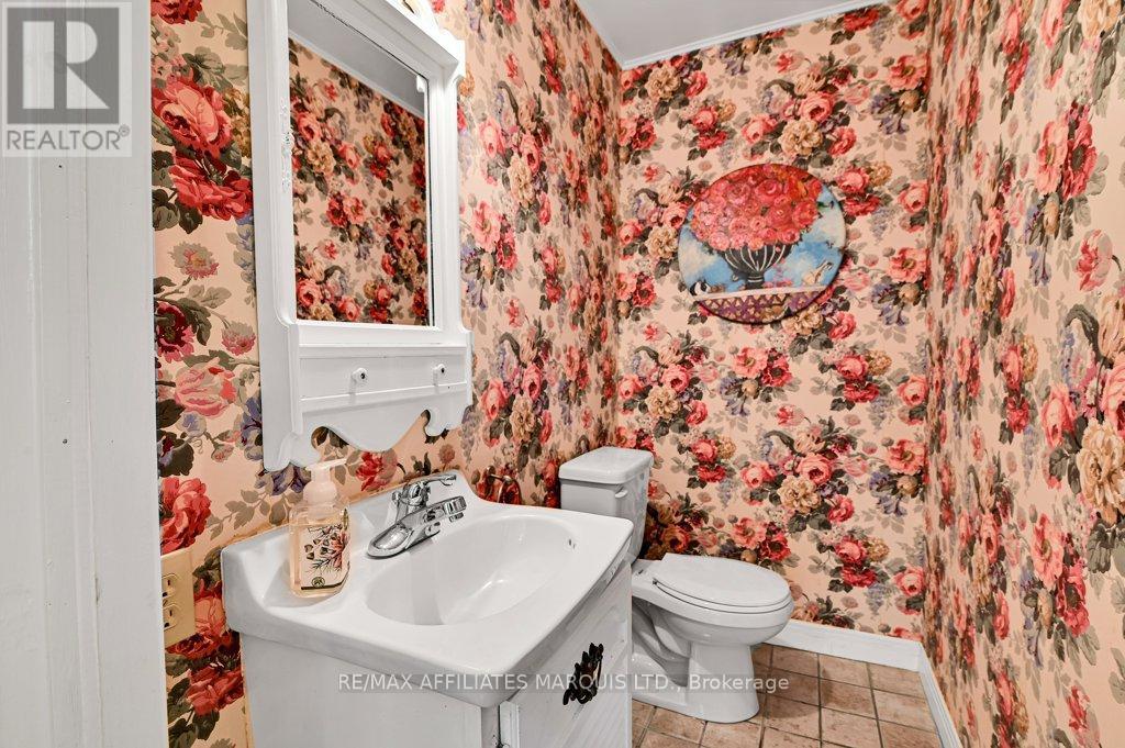 20369 Old Montreal Road, South Glengarry, Ontario  K0C 2C0 - Photo 10 - X12531020