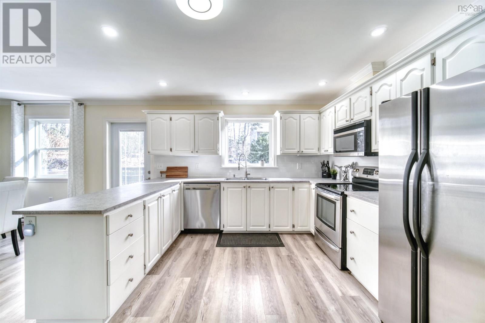 Property at 283 Preakness Crescent image 3