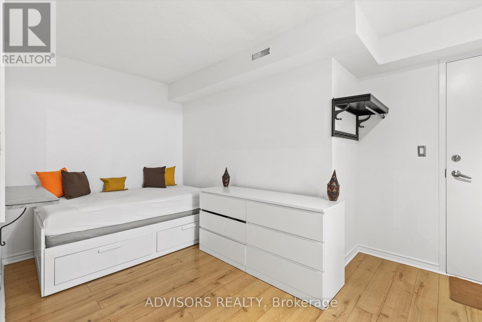 303 - 801 Sheppard Avenue W, Toronto, Ontario  M3H 2T3 - Photo 11 - C12531066