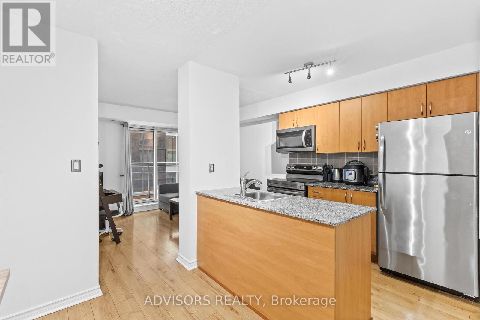 303 - 801 Sheppard Avenue W, Toronto, Ontario  M3H 2T3 - Photo 4 - C12531066