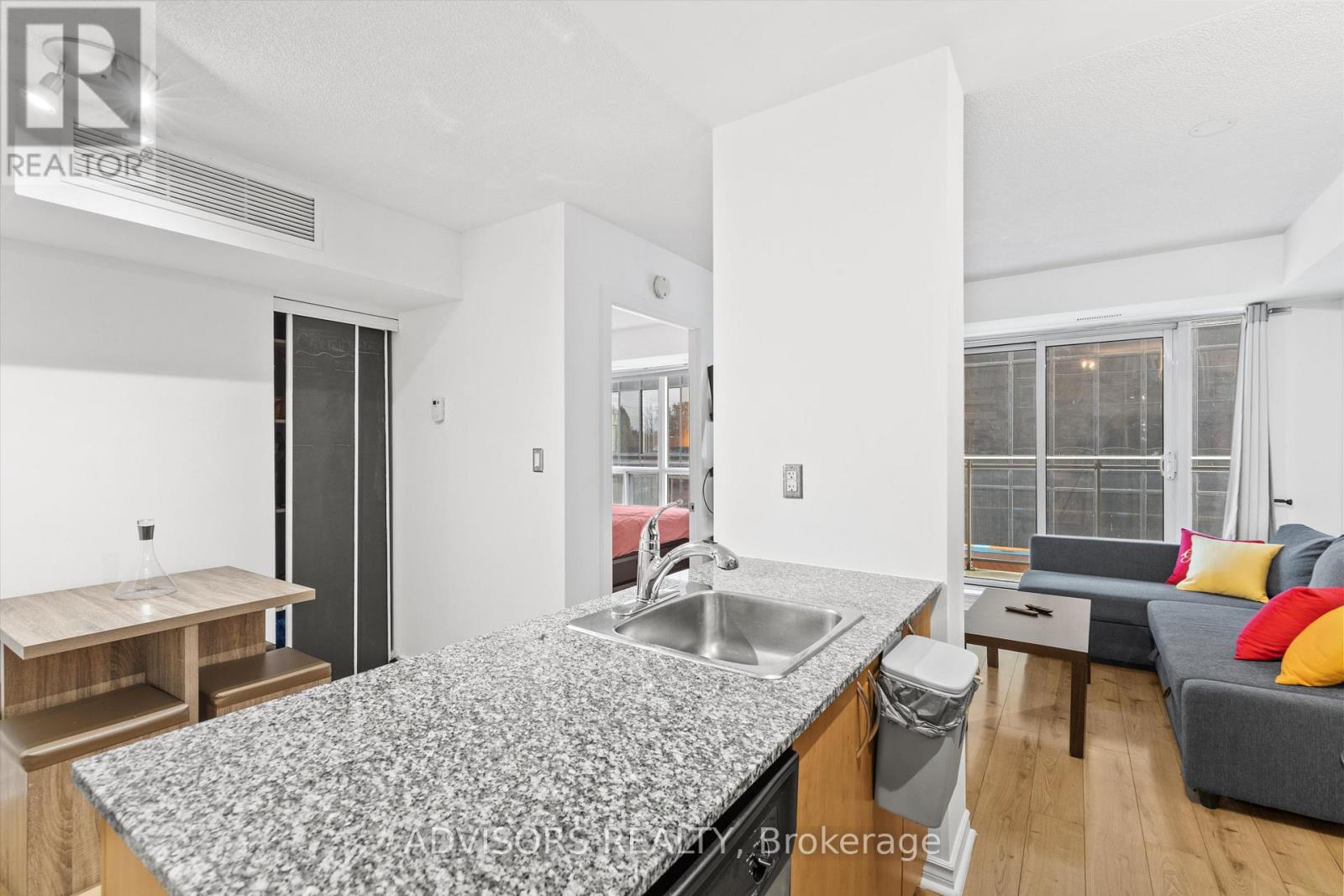 303 - 801 Sheppard Avenue W, Toronto, Ontario  M3H 2T3 - Photo 5 - C12531066