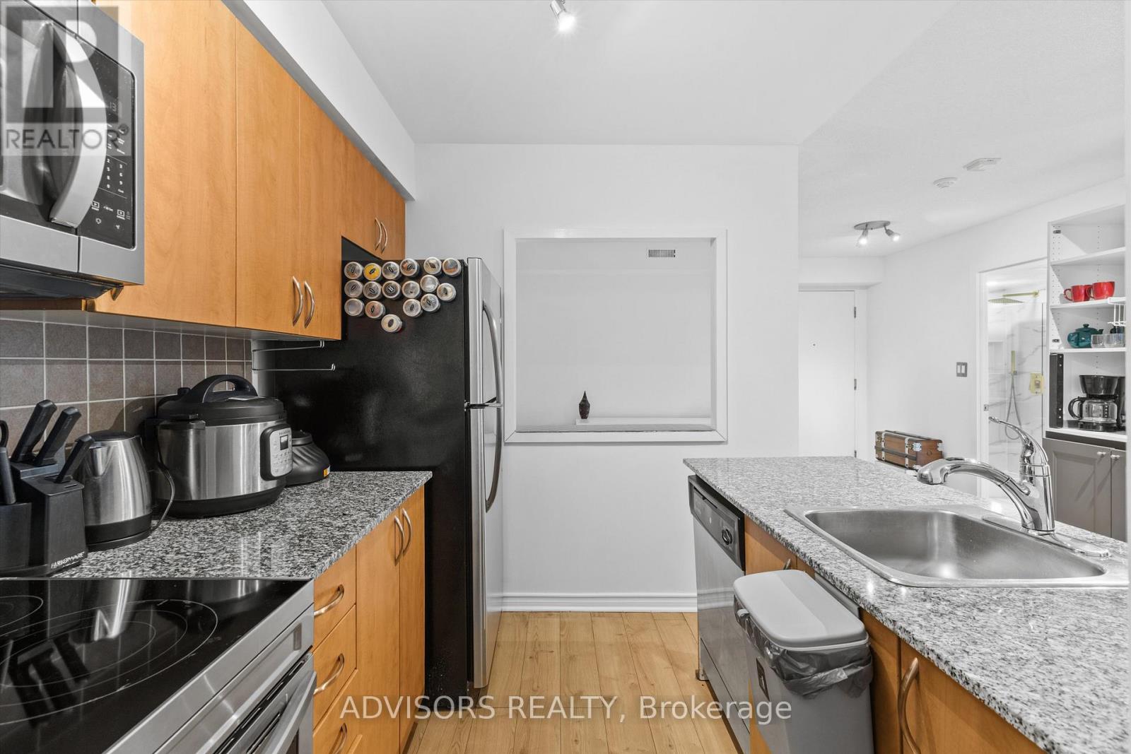 303 - 801 Sheppard Avenue W, Toronto, Ontario  M3H 2T3 - Photo 6 - C12531066