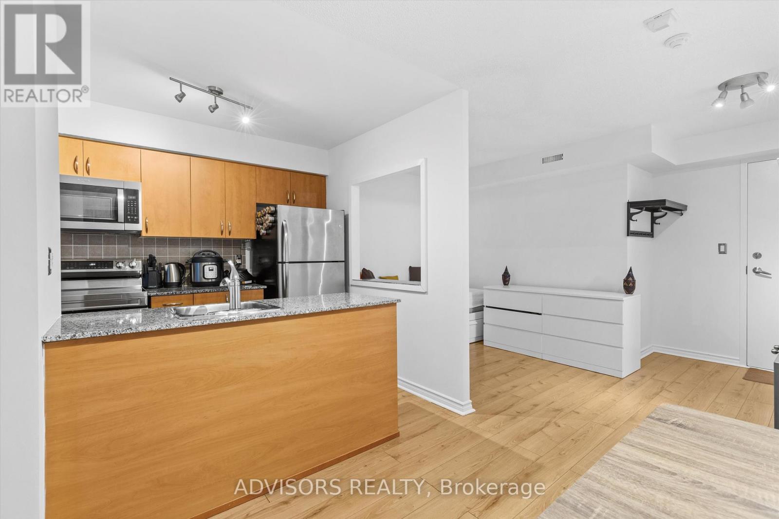 303 - 801 Sheppard Avenue W, Toronto, Ontario  M3H 2T3 - Photo 7 - C12531066