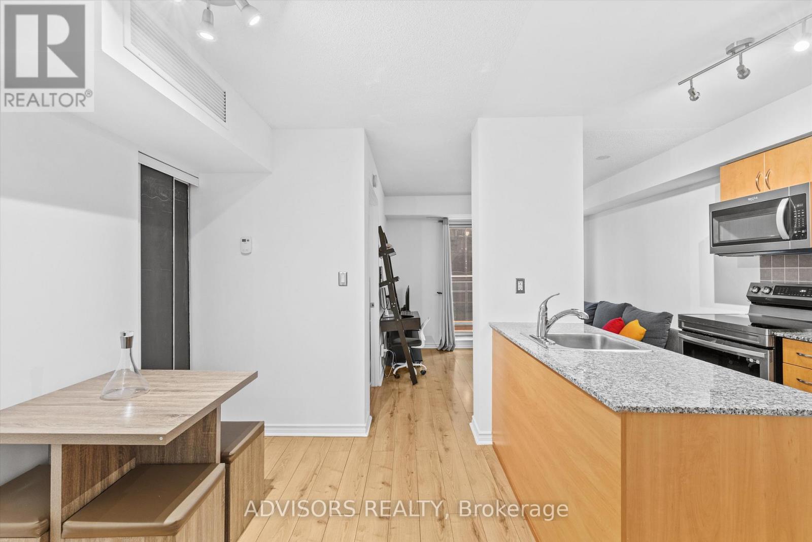 303 - 801 Sheppard Avenue W, Toronto, Ontario  M3H 2T3 - Photo 8 - C12531066