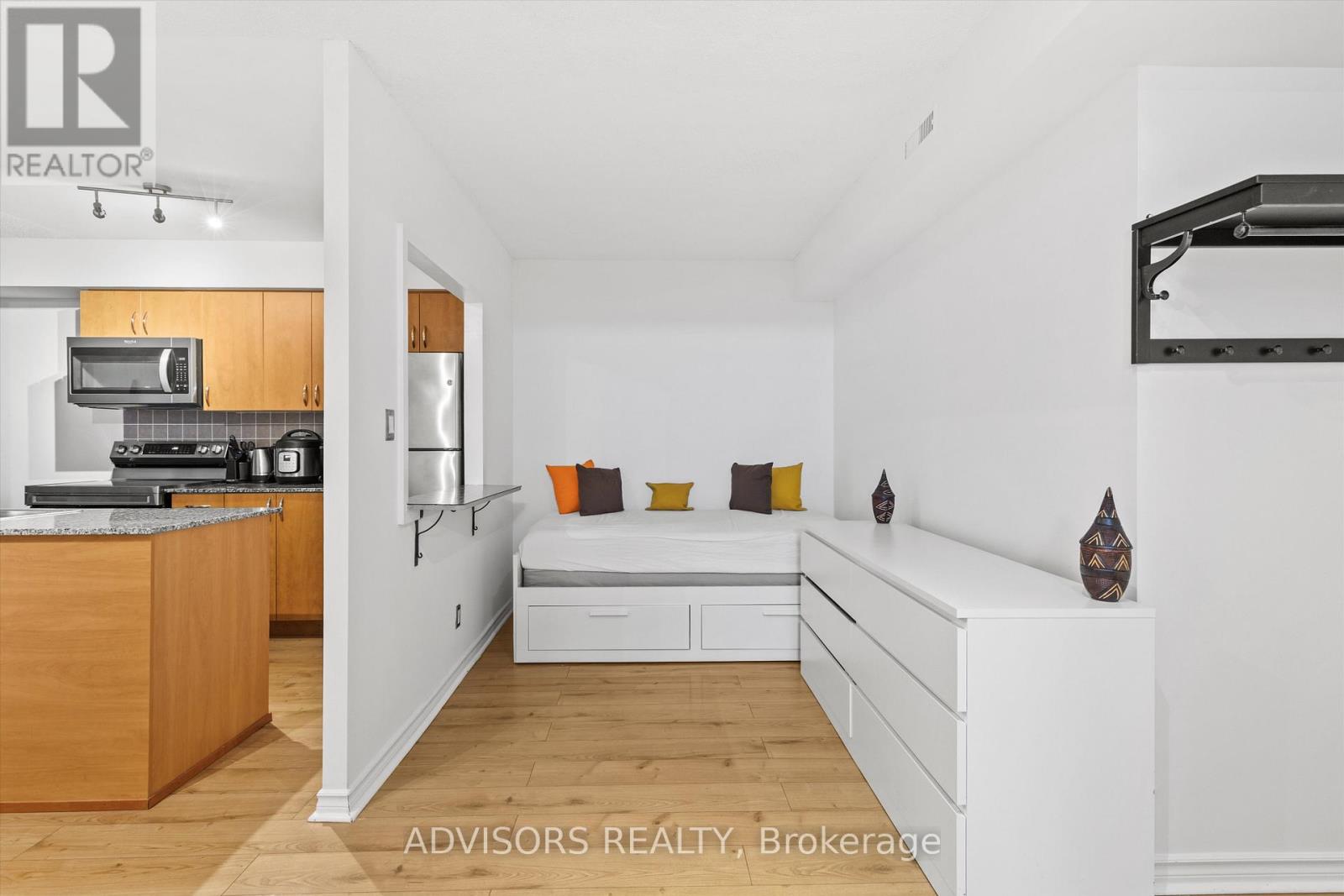 303 - 801 Sheppard Avenue W, Toronto, Ontario  M3H 2T3 - Photo 9 - C12531066