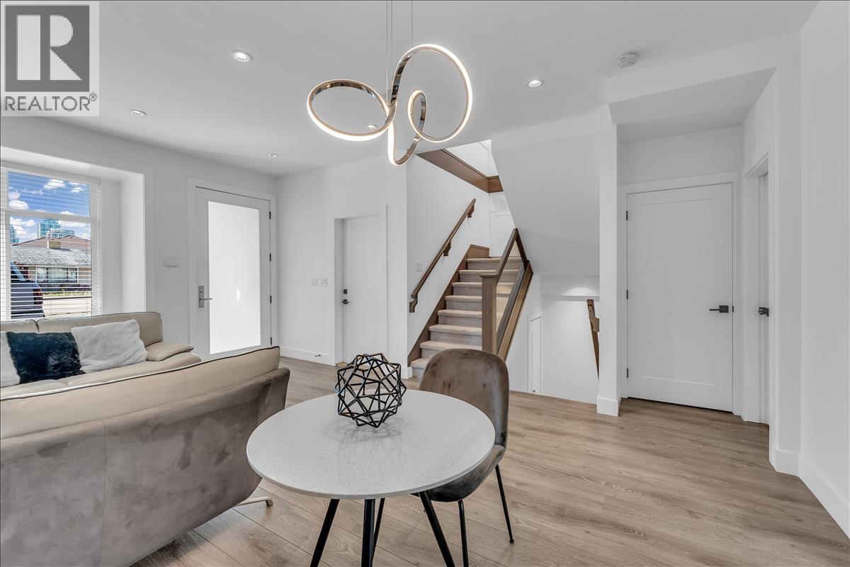 7430 Canada Way, Burnaby, British Columbia  V3N 3J6 - Photo 7 - R3053058