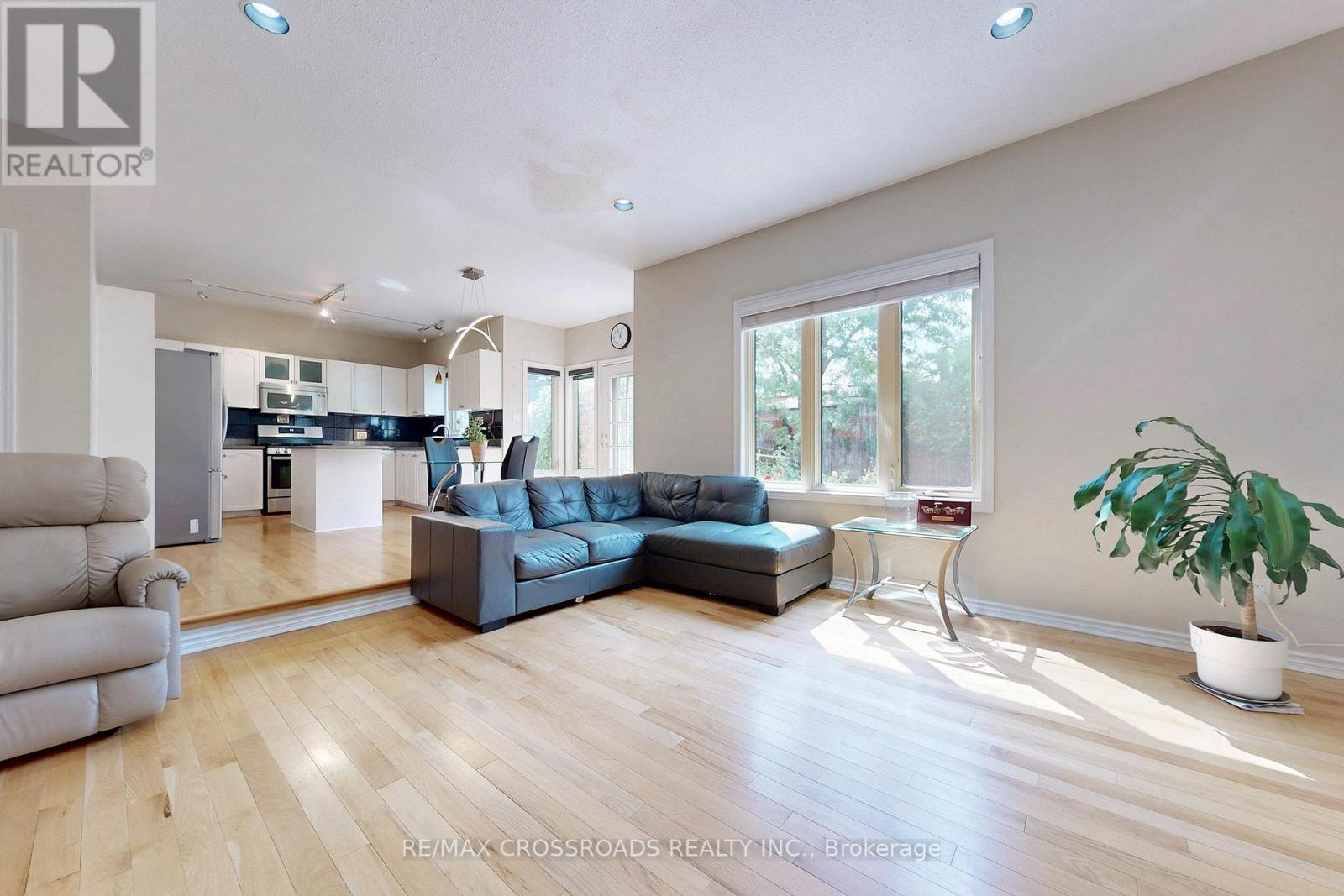 63 Baynards Lane, Richmond Hill, Ontario  L4C 9B6 - Photo 10 - N12530408