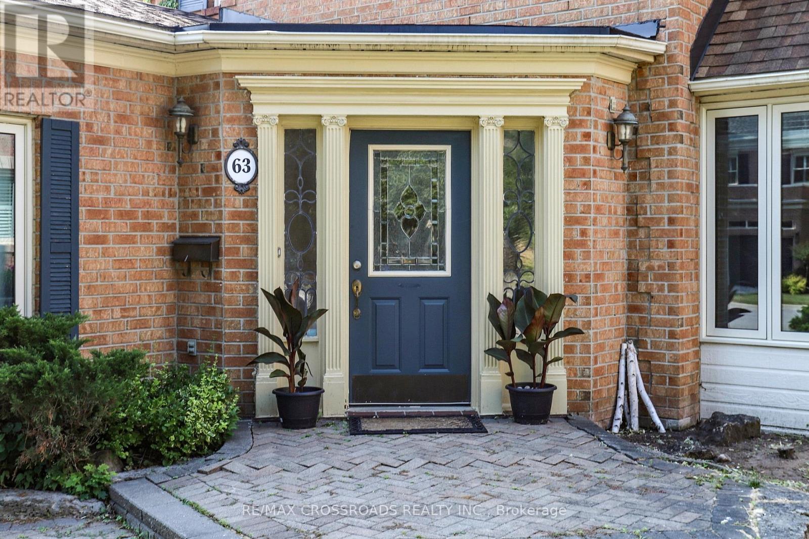 63 Baynards Lane, Richmond Hill, Ontario  L4C 9B6 - Photo 2 - N12530408