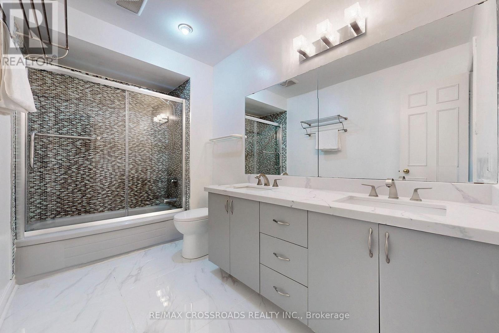 63 Baynards Lane, Richmond Hill, Ontario  L4C 9B6 - Photo 38 - N12530408