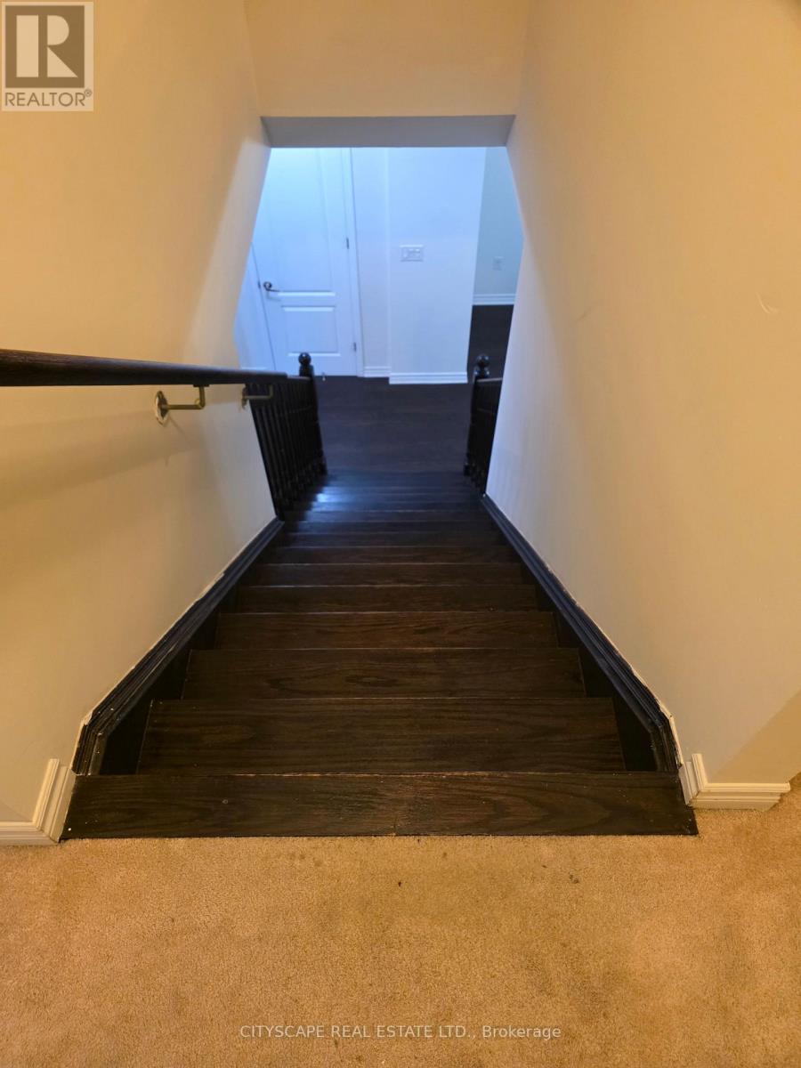 608 Langholm Street, Milton, Ontario  L9T 6Z4 - Photo 10 - W12529710