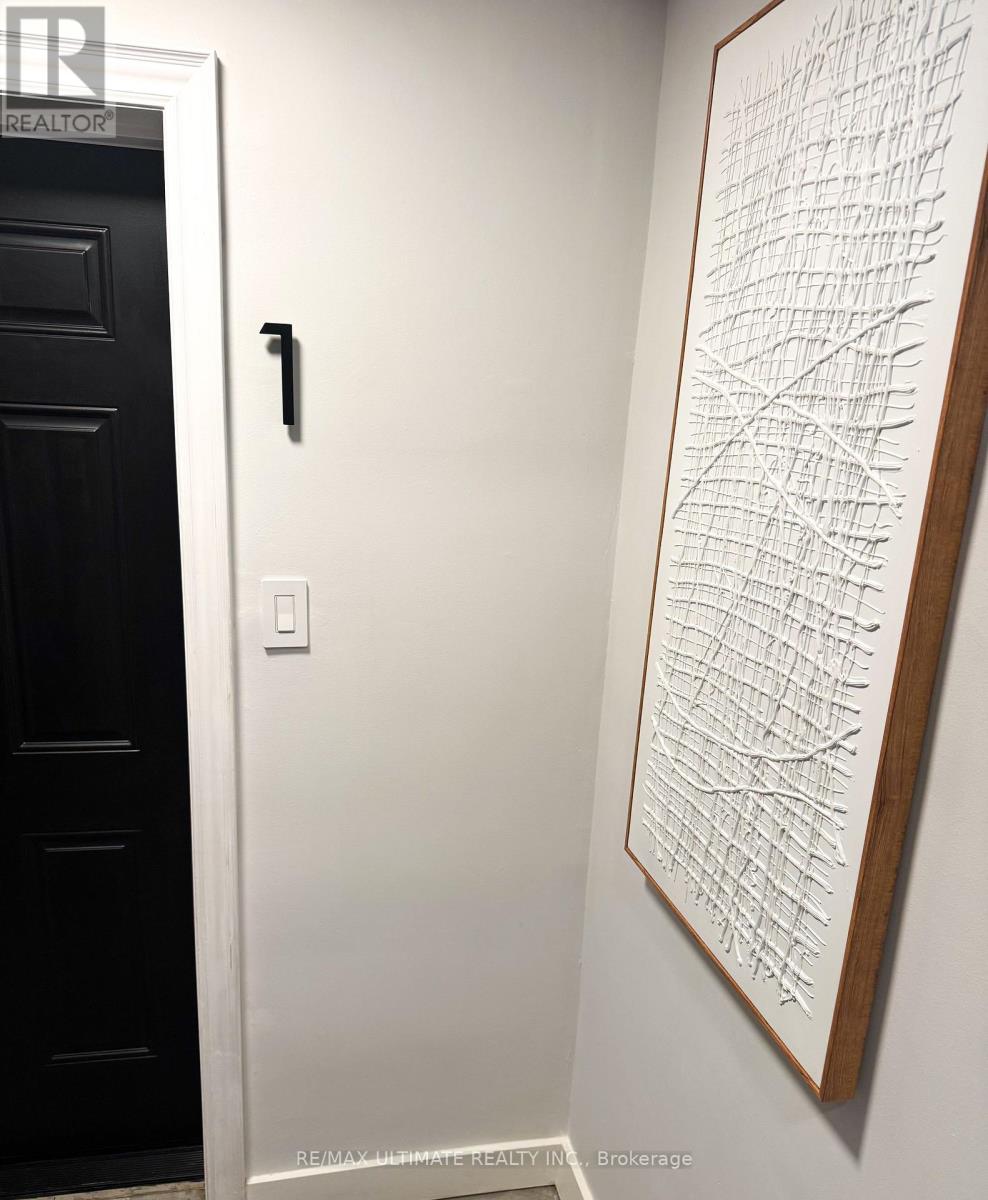 Lower - 8 Carrington Avenue, Toronto, Ontario  M6E 2C3 - Photo 15 - W12530620