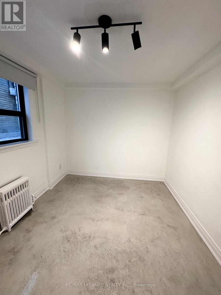 Lower - 8 Carrington Avenue, Toronto, Ontario  M6E 2C3 - Photo 5 - W12530620