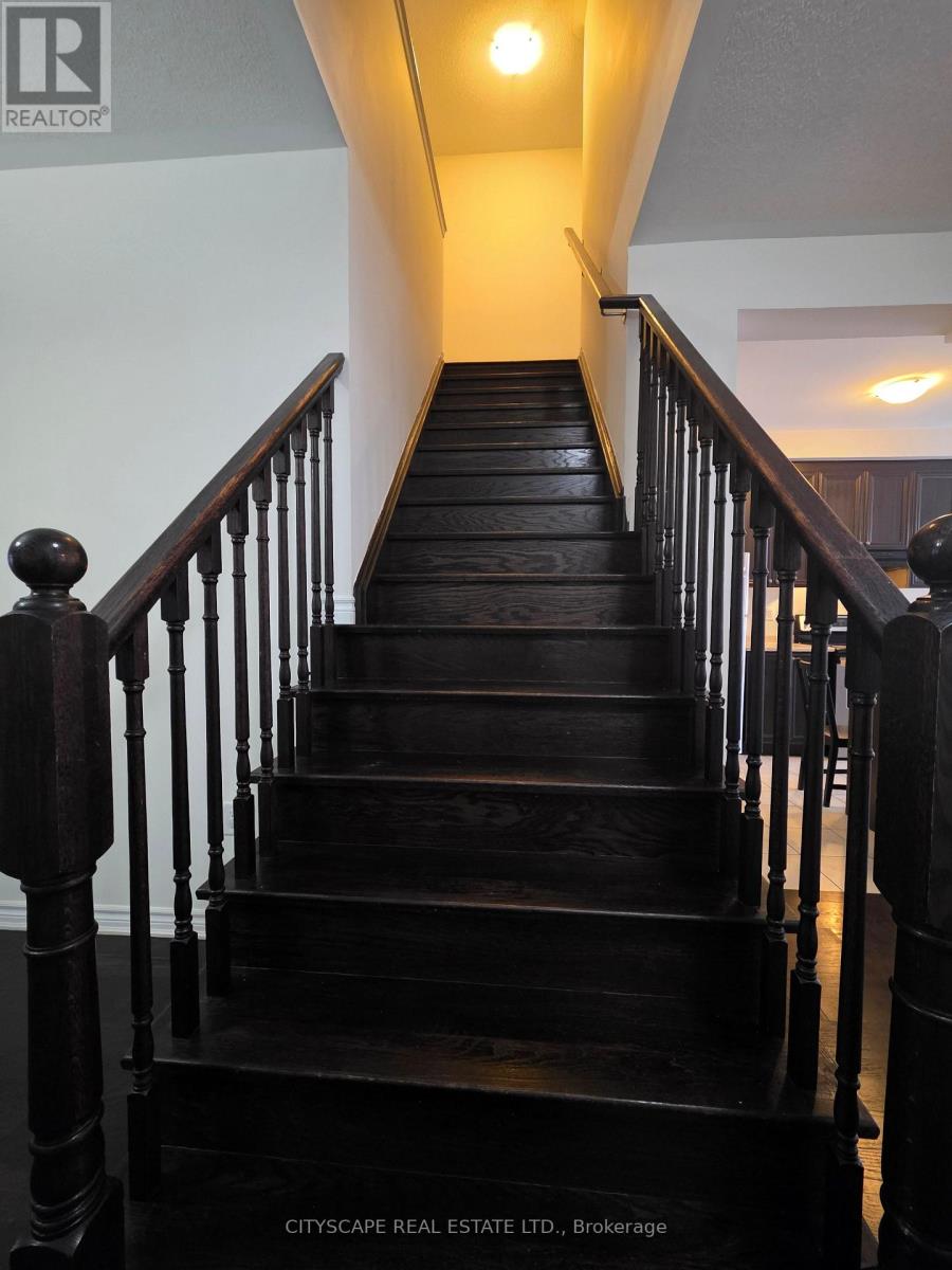 608 Langholm Street, Milton, Ontario  L9T 6Z4 - Photo 9 - W12529710