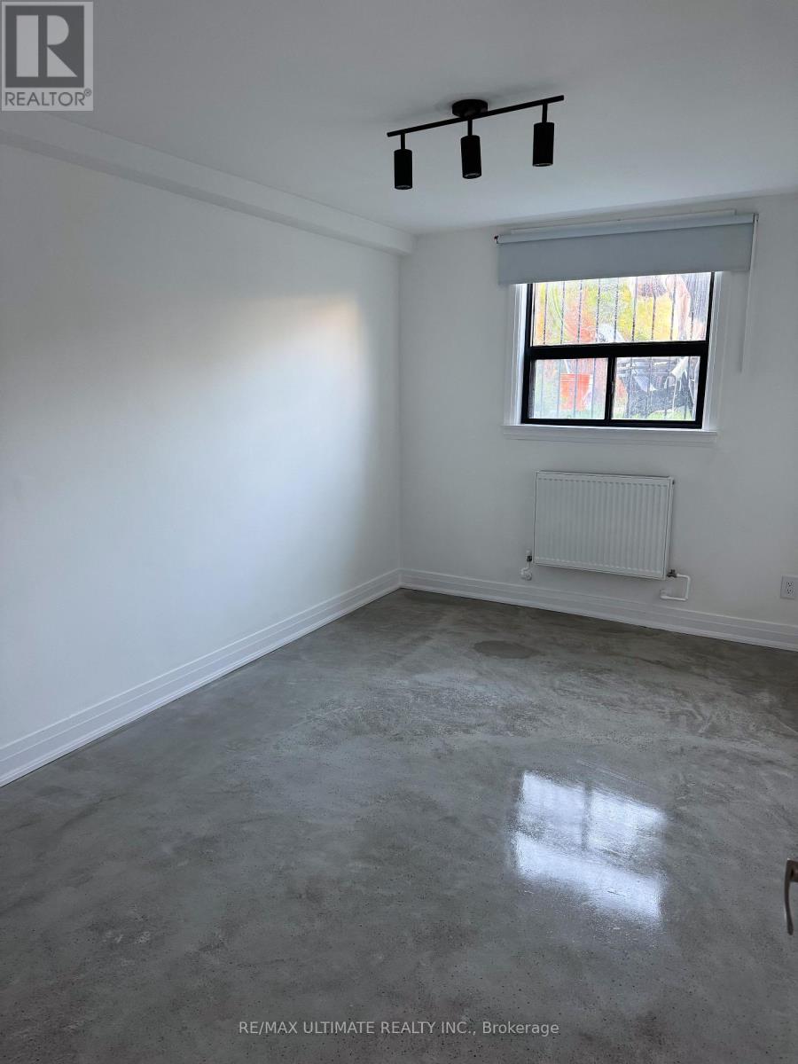 Lower - 8 Carrington Avenue, Toronto, Ontario  M6E 2C3 - Photo 10 - W12530620