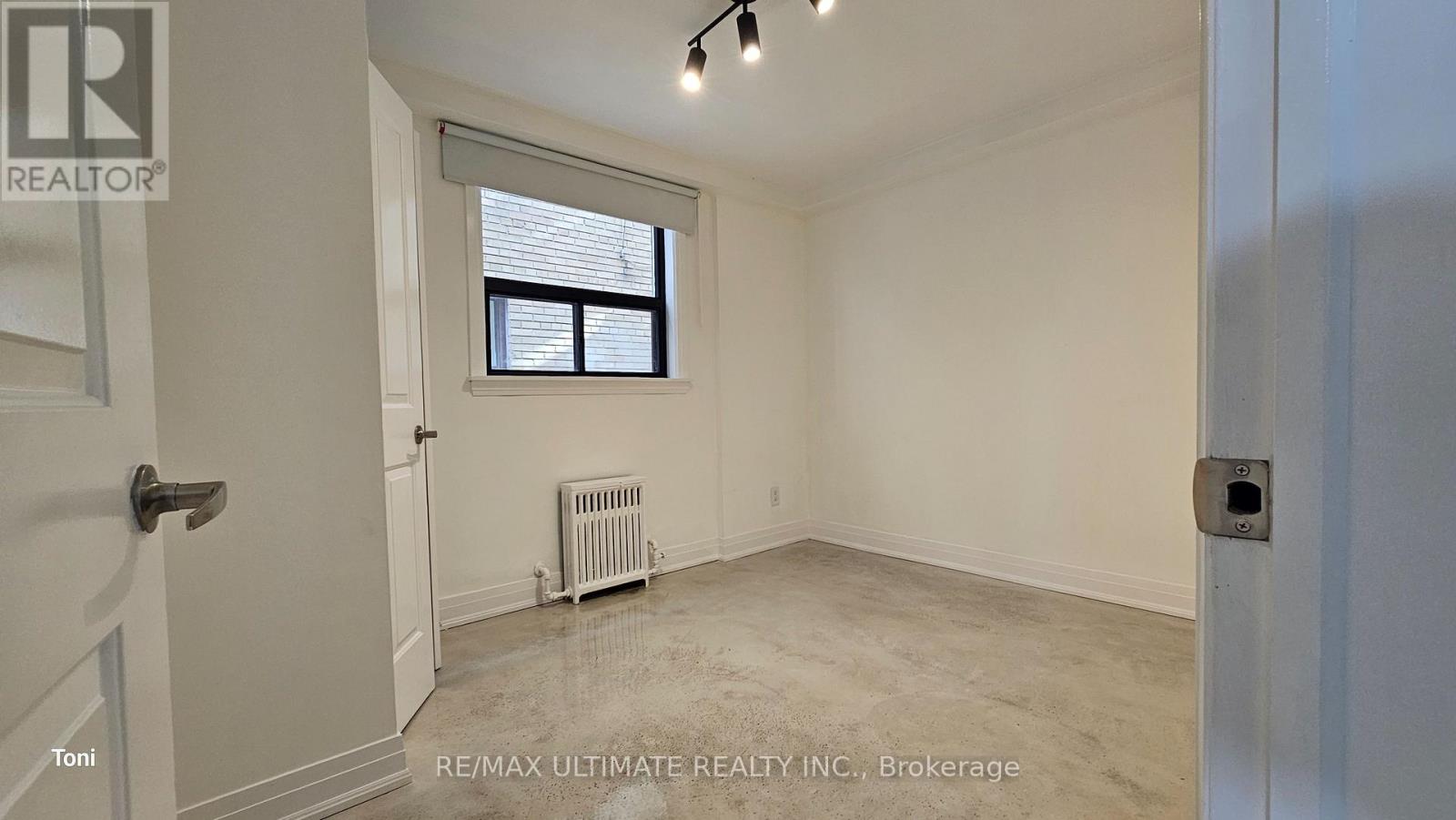 Lower - 8 Carrington Avenue, Toronto, Ontario  M6E 2C3 - Photo 18 - W12530620