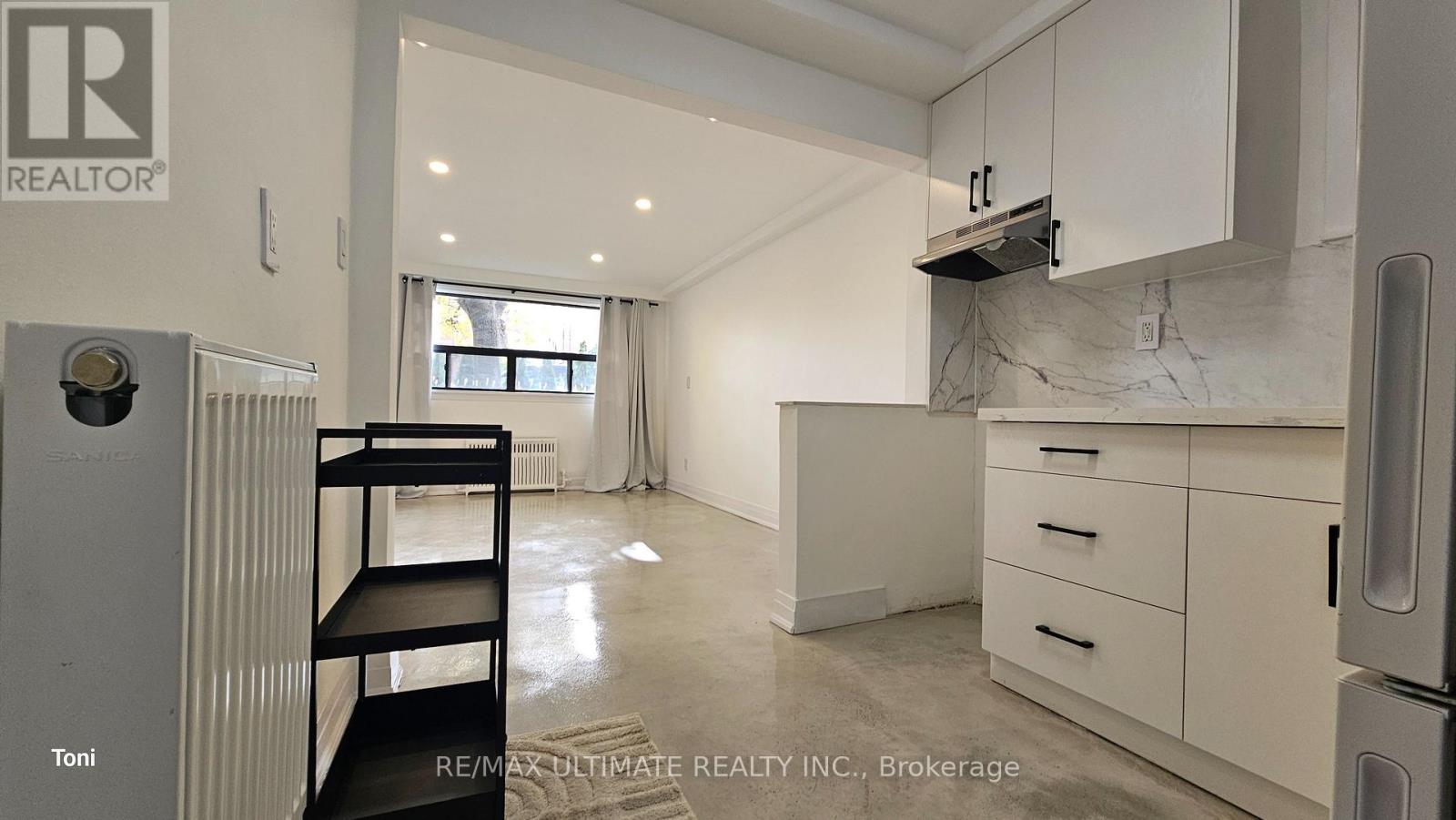 Lower - 8 Carrington Avenue, Toronto, Ontario  M6E 2C3 - Photo 2 - W12530620